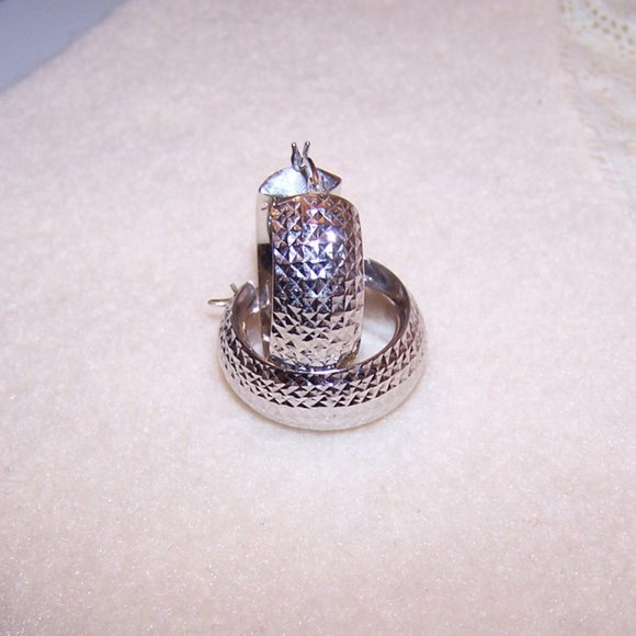 Sterling Silver Textured 1" Hoop Earrings - Made in Thailand - Picture 5 of 7